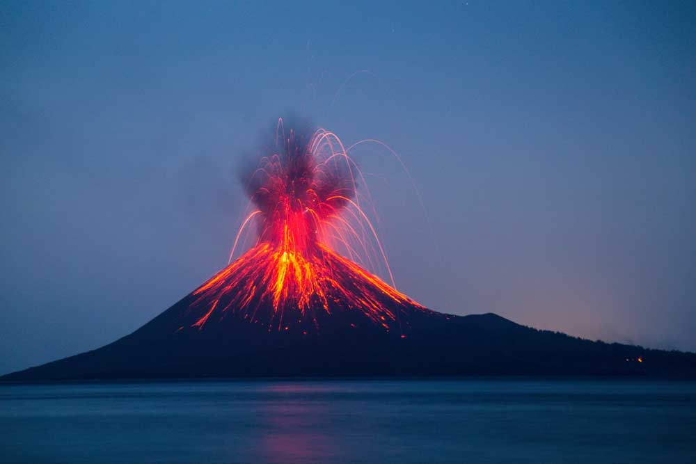 Eruption of Anak Krakatau Volcanoes