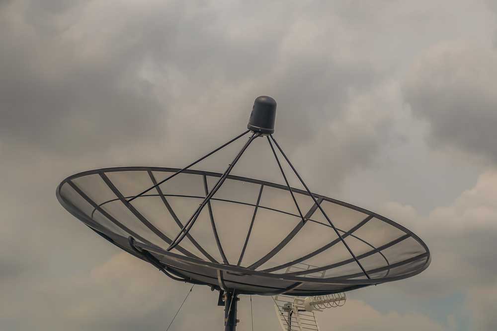 An aerial antenna with the LNB at the focal point