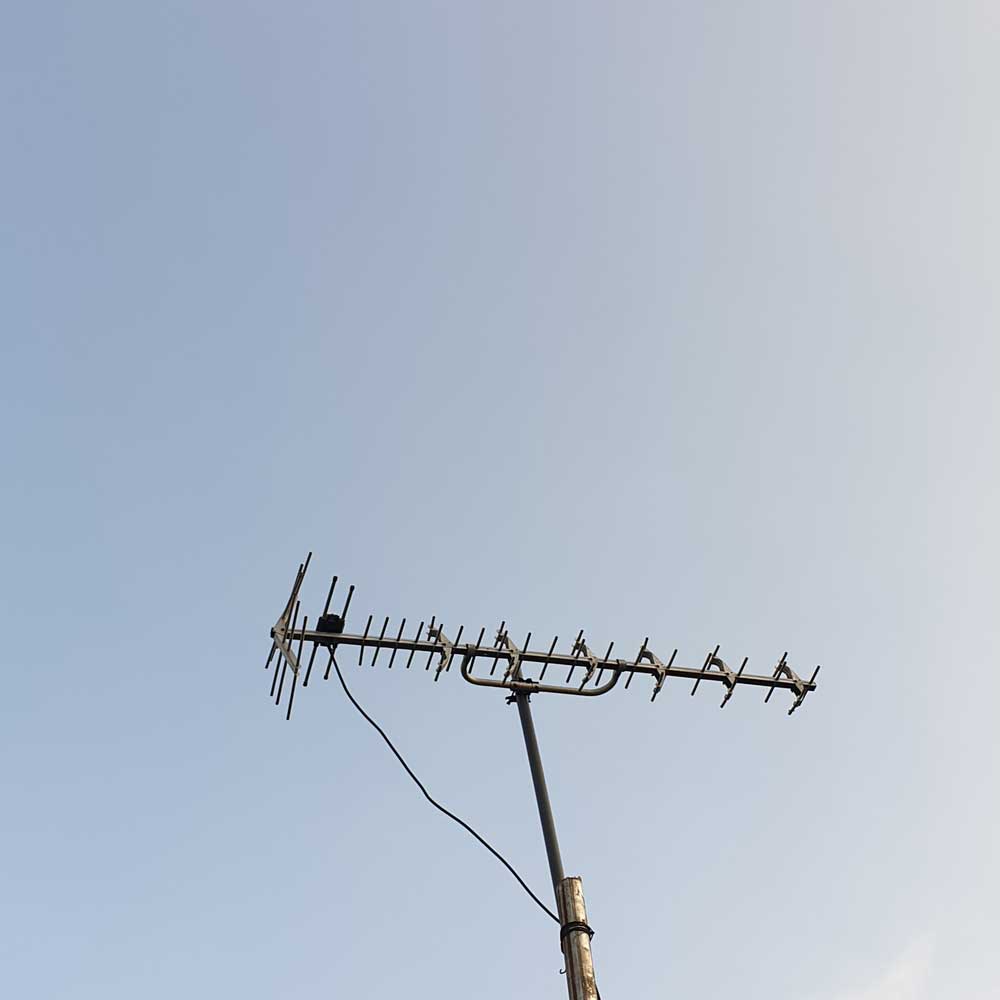 An outdoor antenna with a clear line of sight
