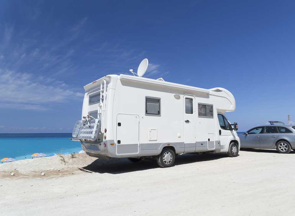 An RV caravan with an antenna