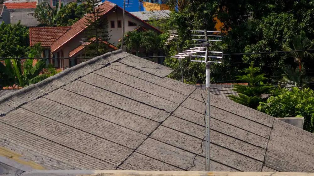  Antenna on the rooftop