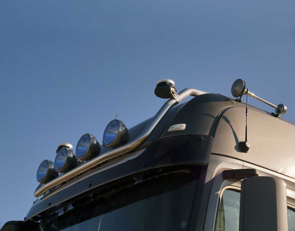 An antenna on the upper cabin of a vehicle