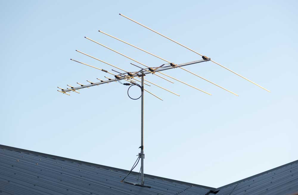 A digital antenna over a building