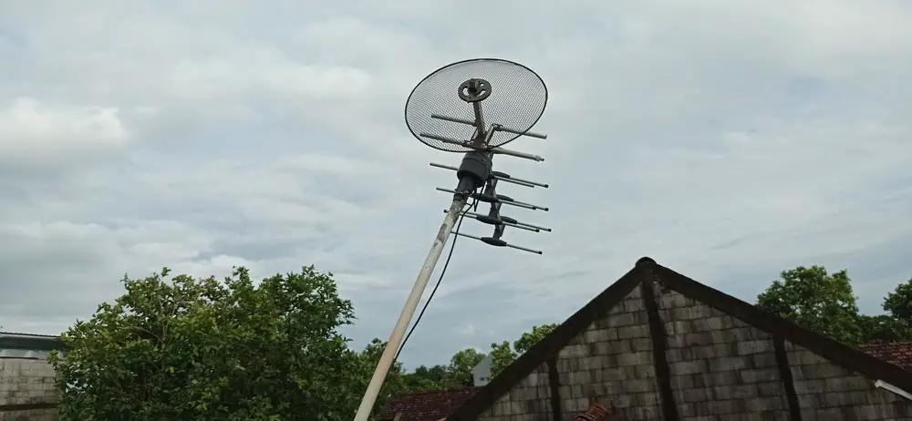 An outdoor antenna well positioned