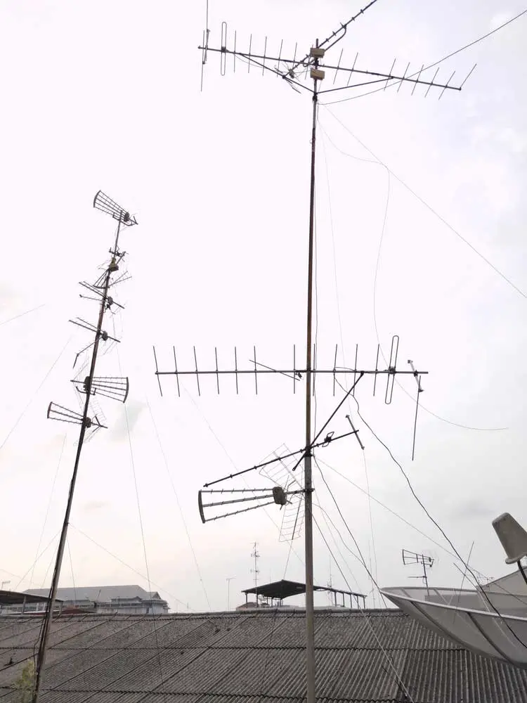 Antennas with no obstruction